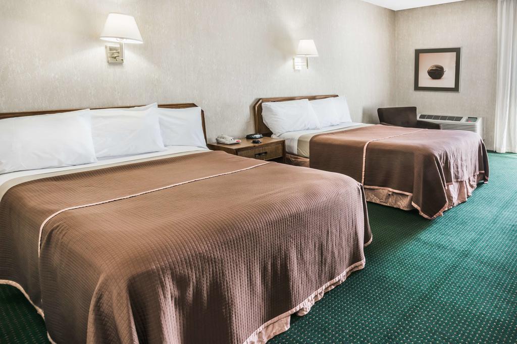Howard Johnson By Wyndham Milford/New Haven Exteriör bild