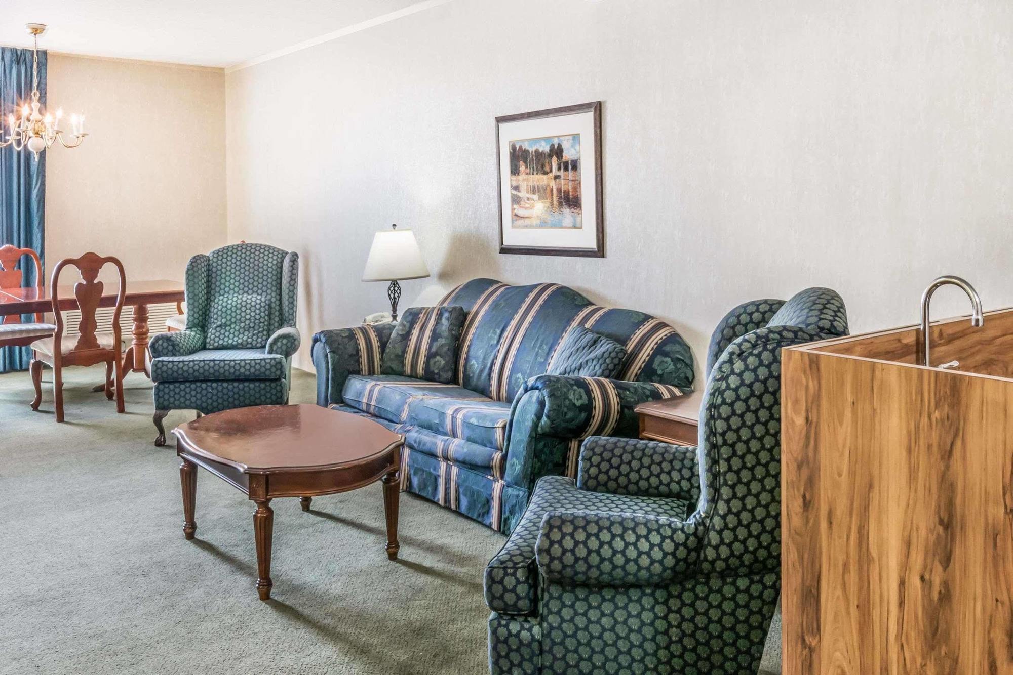 Howard Johnson By Wyndham Milford/New Haven Exteriör bild