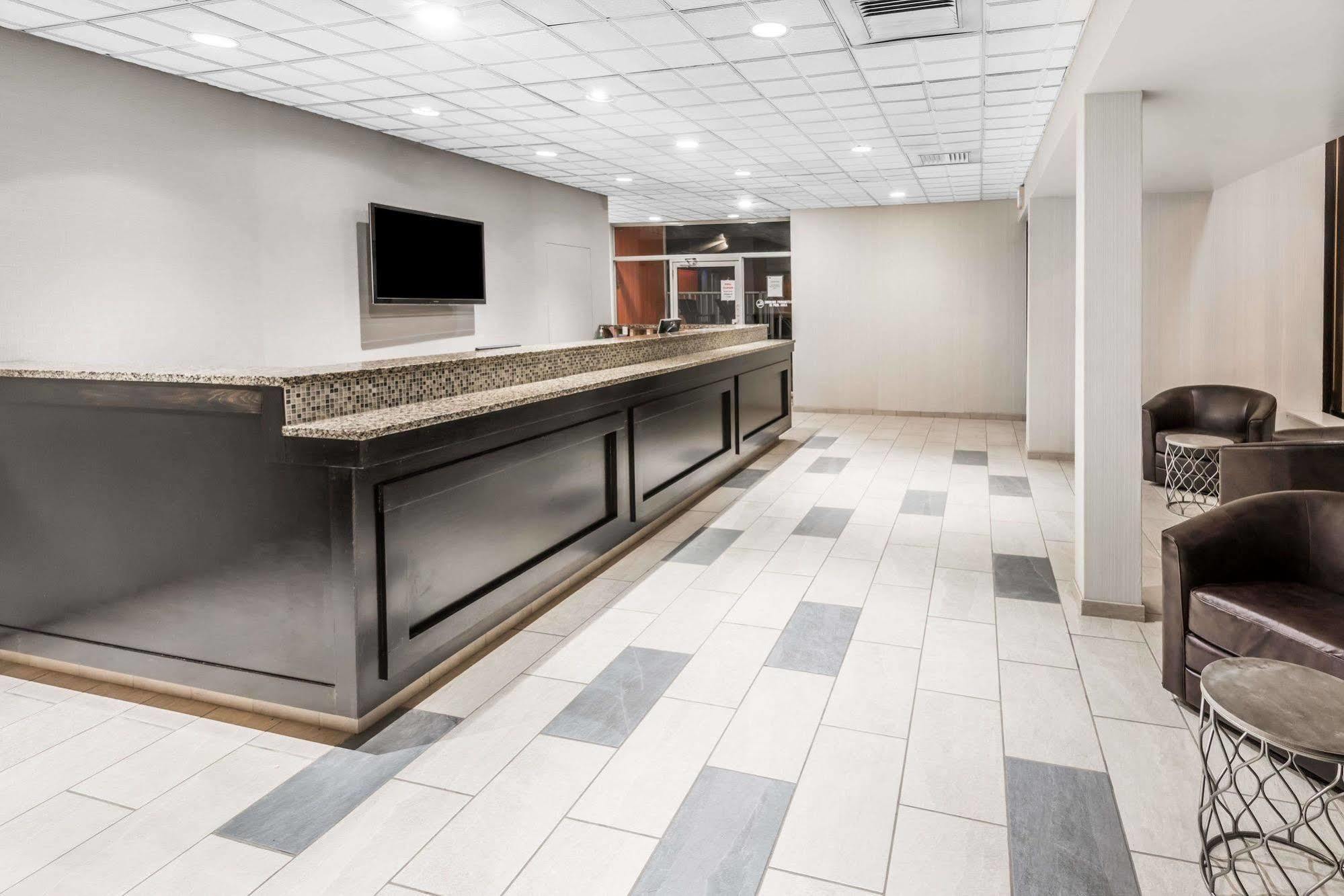 Howard Johnson By Wyndham Milford/New Haven Exteriör bild